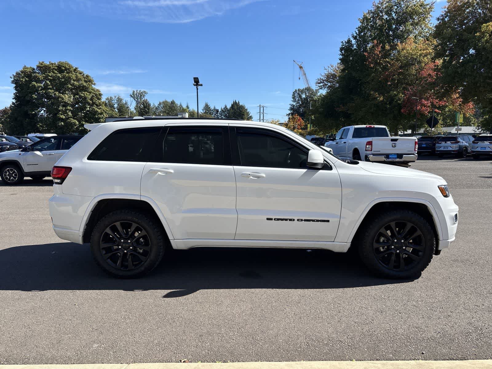 Used 2022 Jeep Grand Cherokee Laredo X AWD/4WD image 5