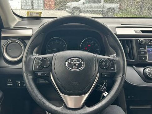 Used 2018 Toyota RAV4 LE w/ All Weather Liner Package AWD/4WD image 20