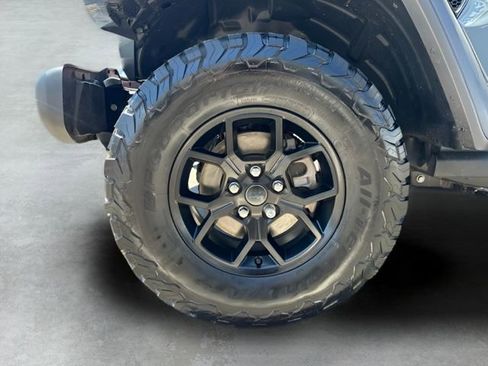 Used 2024 Jeep Wrangler Unlimited AWD/4WD image 28