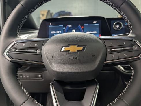 New 2026 Chevrolet Equinox EV LT image 16