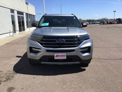 Used 2020 Ford Explorer XLT w/ Equipment Group 202A AWD/4WD image 3