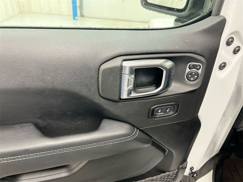 Used 2022 Jeep Wrangler Unlimited Sahara w/ Cold Weather Group image 21