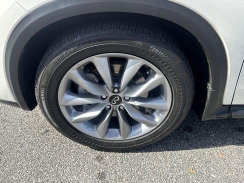 Used 2021 INFINITI QX50 Essential w/ Convenience Package image 11