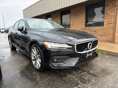 Used 2019 Volvo S60 T5 Momentum w/ Multimedia Package FWD image 2