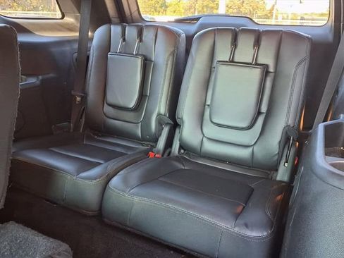 Used 2017 Ford Explorer XLT w/ Equipment Group 202A FWD image 10