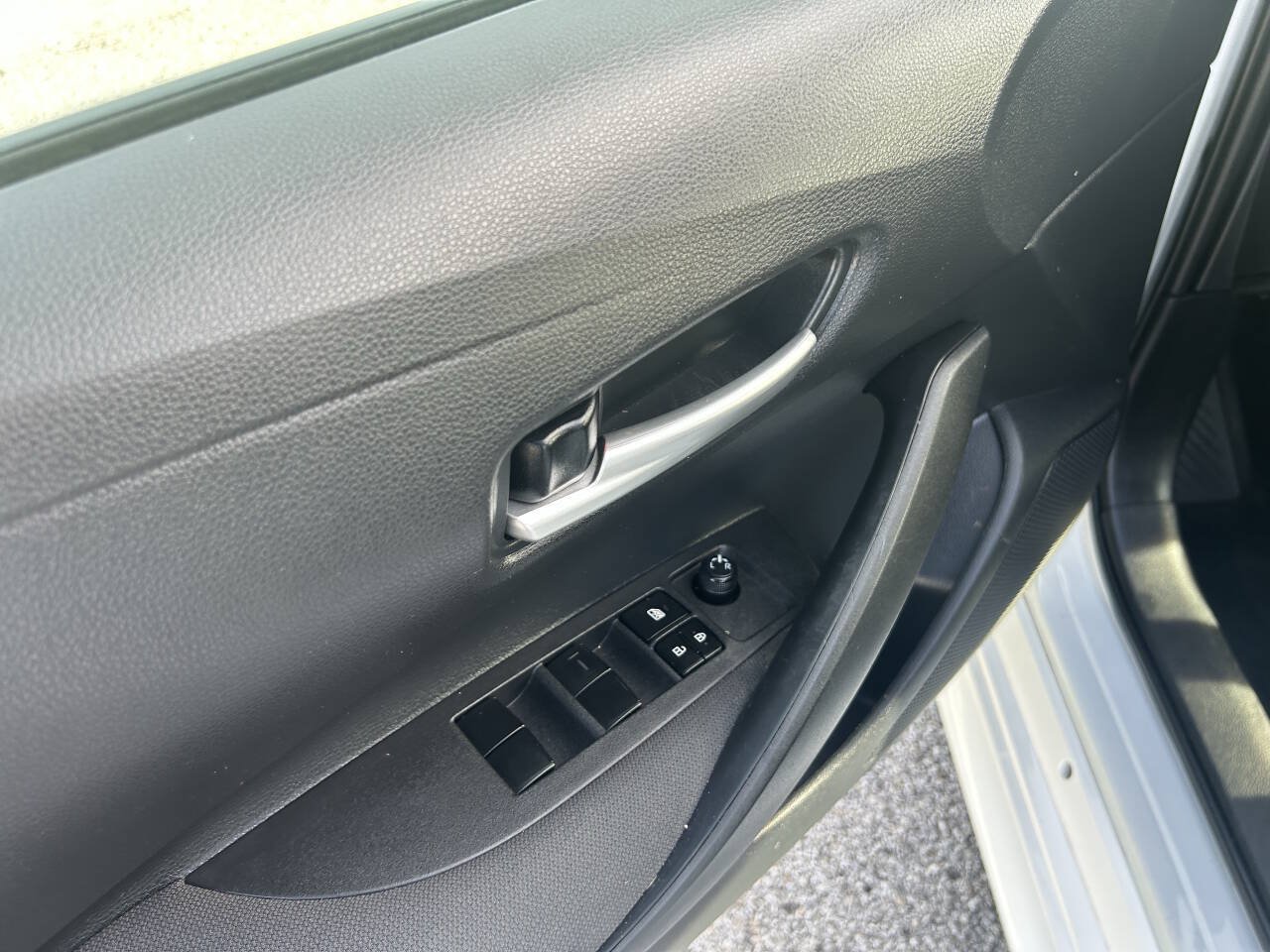 Used 2021 Toyota Corolla LE w/ LE Convenience Package FWD image 13