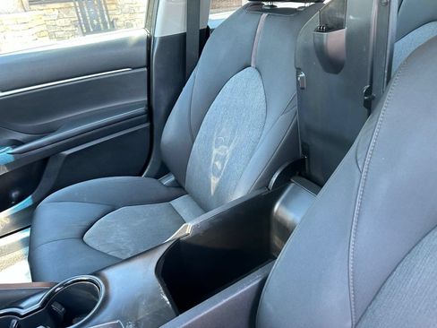 Used 2018 Toyota Camry LE FWD image 15