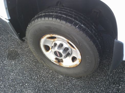 Used 2010 GMC Sierra 2500 W/T w/ Snow Plow Prep Package image 10