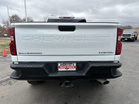Used 2022 Chevrolet Silverado 2500 Custom w/ Custom Value Package image 4