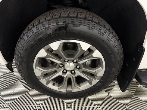 Used 2023 Chevrolet Silverado 1500 High Country w/ Technology Package AWD/4WD image 11