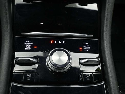 Used 2023 Jeep Grand Cherokee Overland w/ Luxury Tech Group IV AWD/4WD image 25