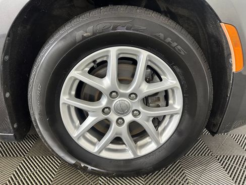 Used 2017 Chrysler Pacifica LX FWD image 29