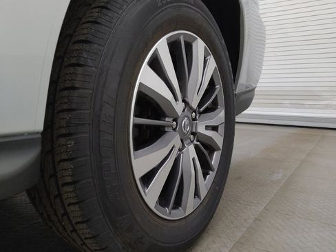 Used 2019 Nissan Pathfinder SV image 31