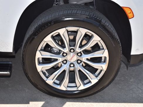 Used 2024 GMC Yukon XL Denali w/ Advanced Technology Package AWD/4WD image 44