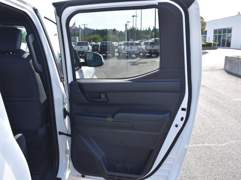 Certified 2025 Toyota Tacoma SR5 AWD/4WD image 22