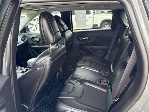Used 2022 Jeep Cherokee Trailhawk w/ Sun, Sound & Nav Group AWD/4WD image 10