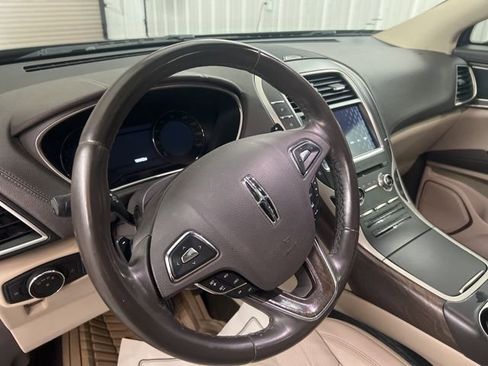 Used 2017 Lincoln MKX Reserve w/ Enhanced Security Package image 11