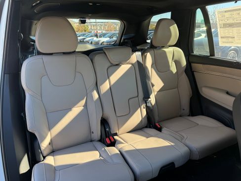 New 2026 Volvo XC90 T8 Ultra w/ Lounge Package image 10