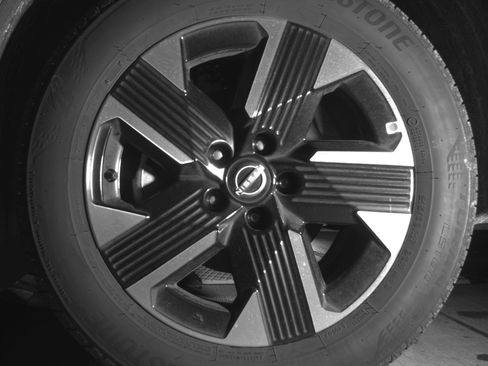 Used 2025 Nissan Kicks SV AWD/4WD image 12