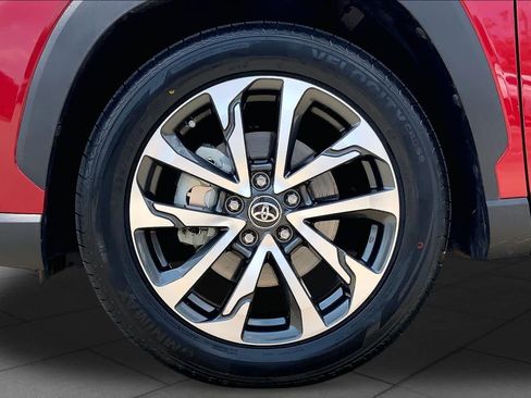 Used 2023 Toyota Corolla Cross XLE w/ Convenience Package FWD image 11
