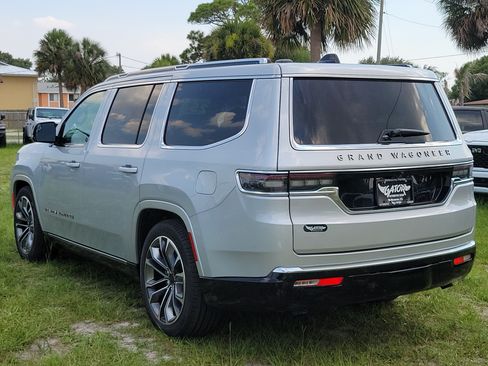 Used 2025 Jeep Grand Wagoneer Series III w/ Rear Seat Video Group 1 AWD/4WD image 3