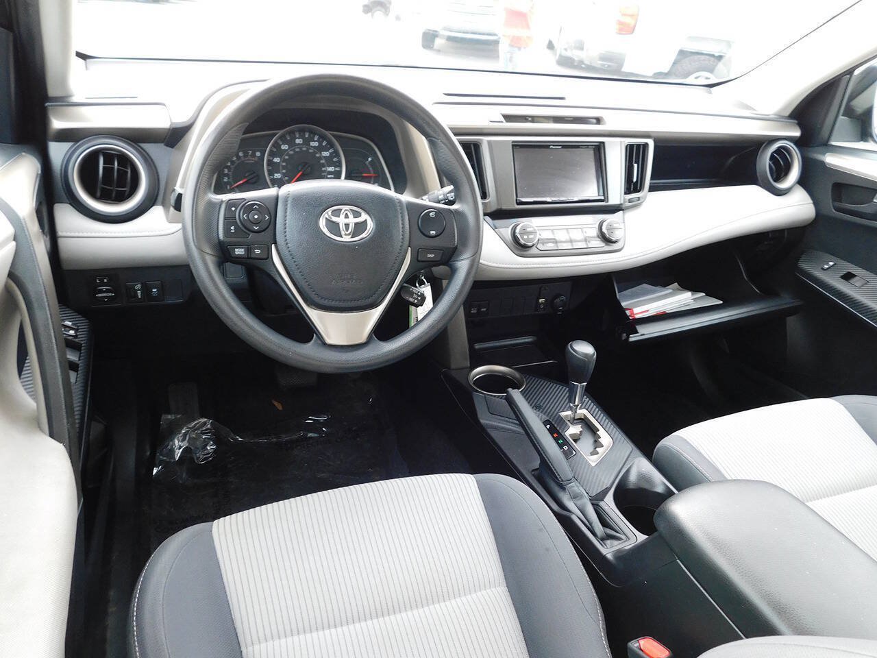 Used 2013 Toyota RAV4 XLE AWD/4WD image 23