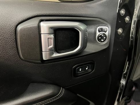 Used 2020 Jeep Wrangler Unlimited Sahara AWD/4WD image 12