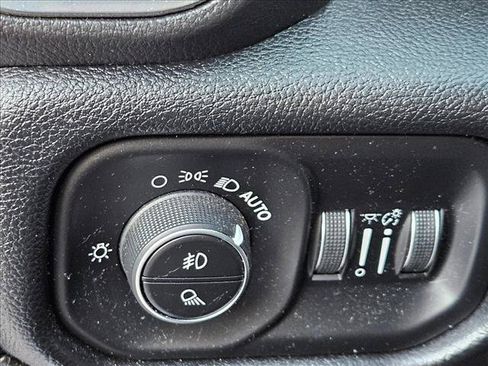 Used 2019 RAM 1500 Laramie AWD/4WD image 13