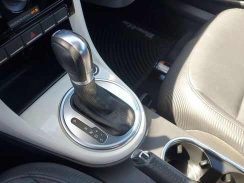 Used 2019 Volkswagen Beetle 2.0T S FWD image 17