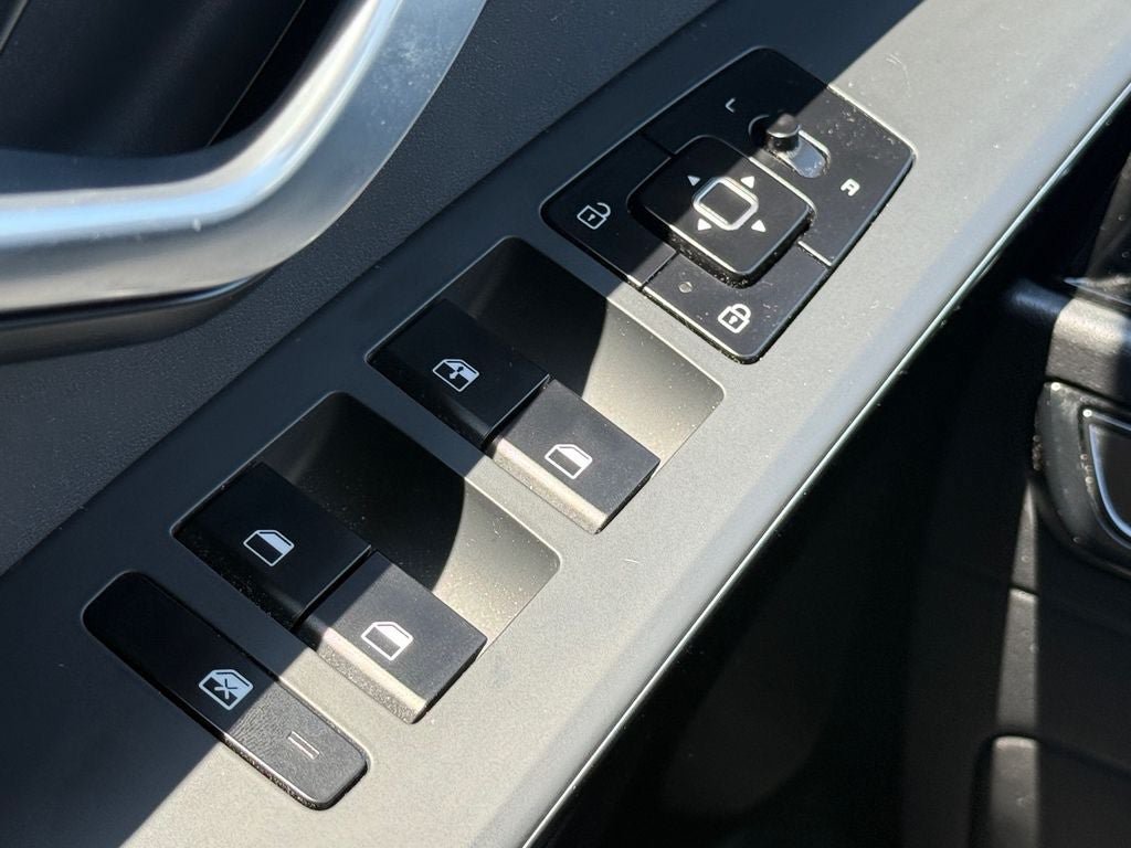 Used 2023 Kia Niro EX FWD image 18