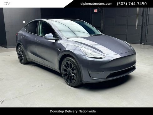 Used 2023 Tesla Model Y Long Range image 9