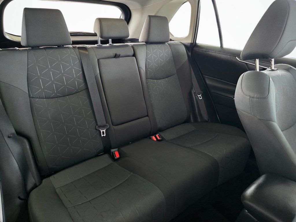 Used 2025 Toyota RAV4 XLE AWD/4WD image 36