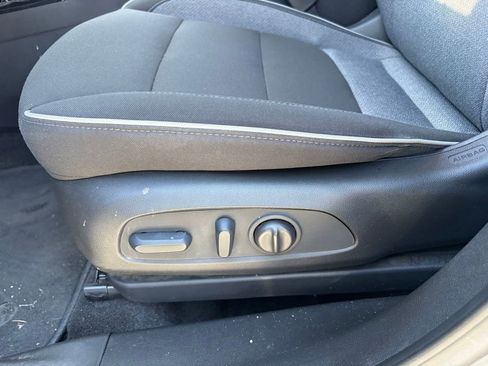 Used 2023 Chevrolet TrailBlazer LT FWD image 5