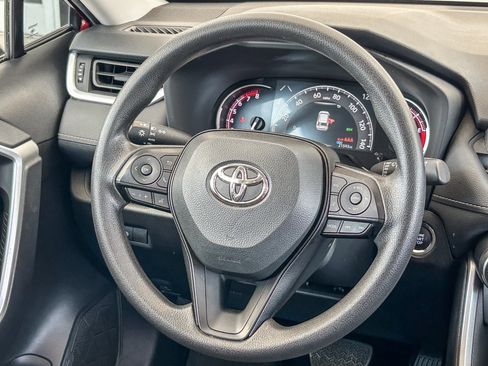 Used 2025 Toyota RAV4 XLE AWD/4WD image 15