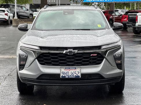 Used 2024 Chevrolet Trax RS w/ Sunroof Package FWD image 8