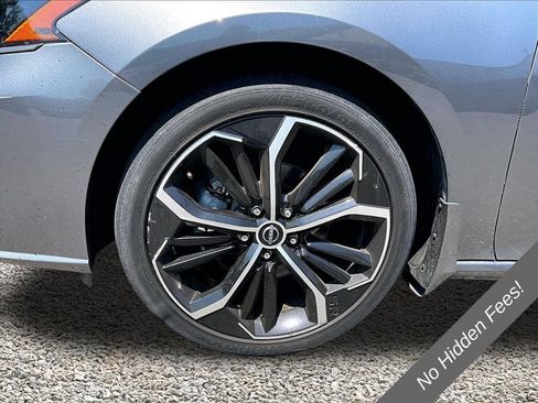 Used 2023 Nissan Altima 2.5 SR FWD image 9
