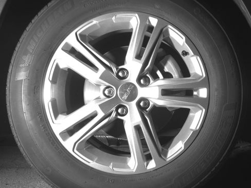 Used 2024 GMC Terrain SLE FWD image 13