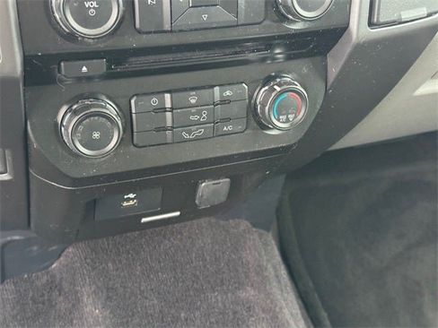 Used 2016 Ford F150 XLT image 22