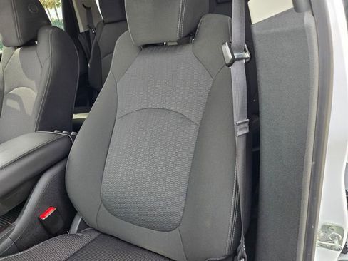 Used 2017 Chevrolet Traverse LT w/ Style and Technology Package FWD image 17