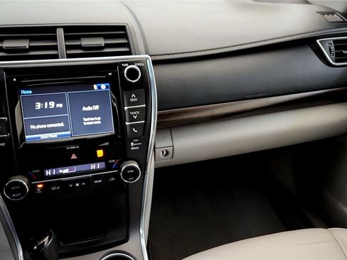 Used 2016 Toyota Camry XLE image 29