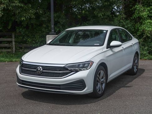 Used 2023 Volkswagen Jetta SE FWD image 4