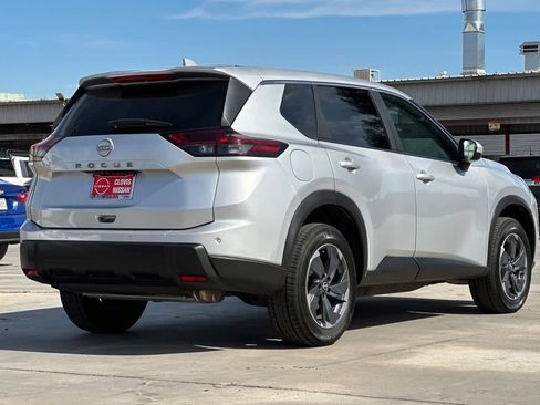 Certified 2025 Nissan Rogue SV image 3