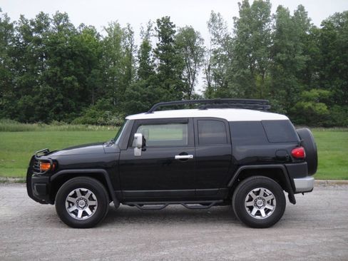 Used 2014 Toyota FJ Cruiser 2WD w/ Convenience Package image 12