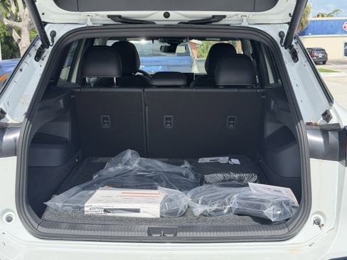 New 2026 Volkswagen Tiguan SE R-Line FWD image 10