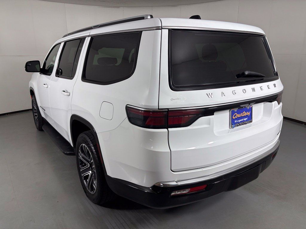 Used 2024 Jeep Wagoneer Series II w/ Flexible Seating Group RWD image 6