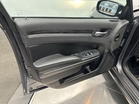 Used 2019 Chrysler 300 Touring w/ Sport Appearance Package AWD/4WD image 10