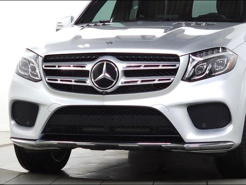 Used 2017 Mercedes-Benz GLS 550 4MATIC image 2