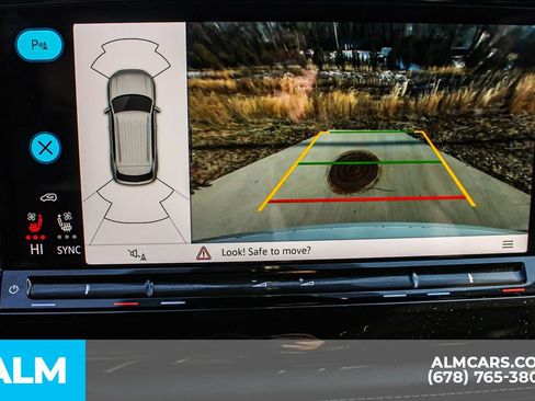 Used 2025 Volkswagen Atlas Cross Sport SE image 31