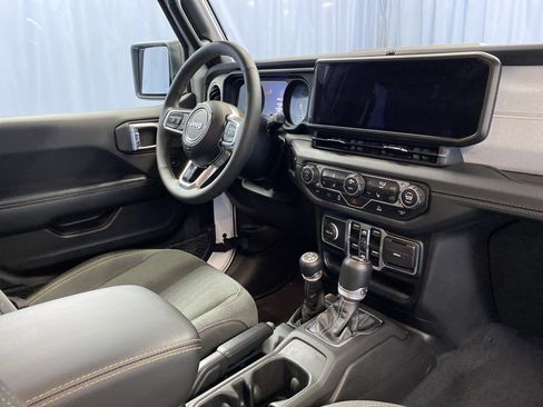 Used 2024 Jeep Wrangler Sahara image 36