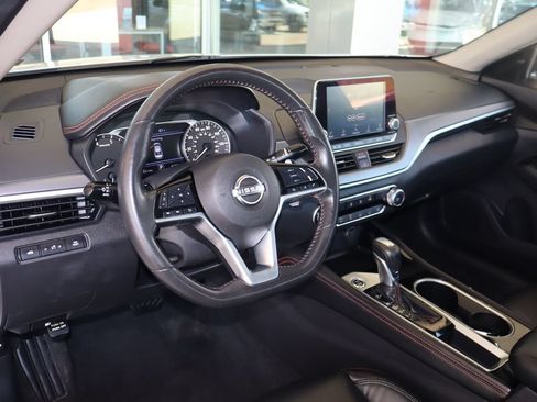 Used 2024 Nissan Altima 2.5 SR FWD image 16